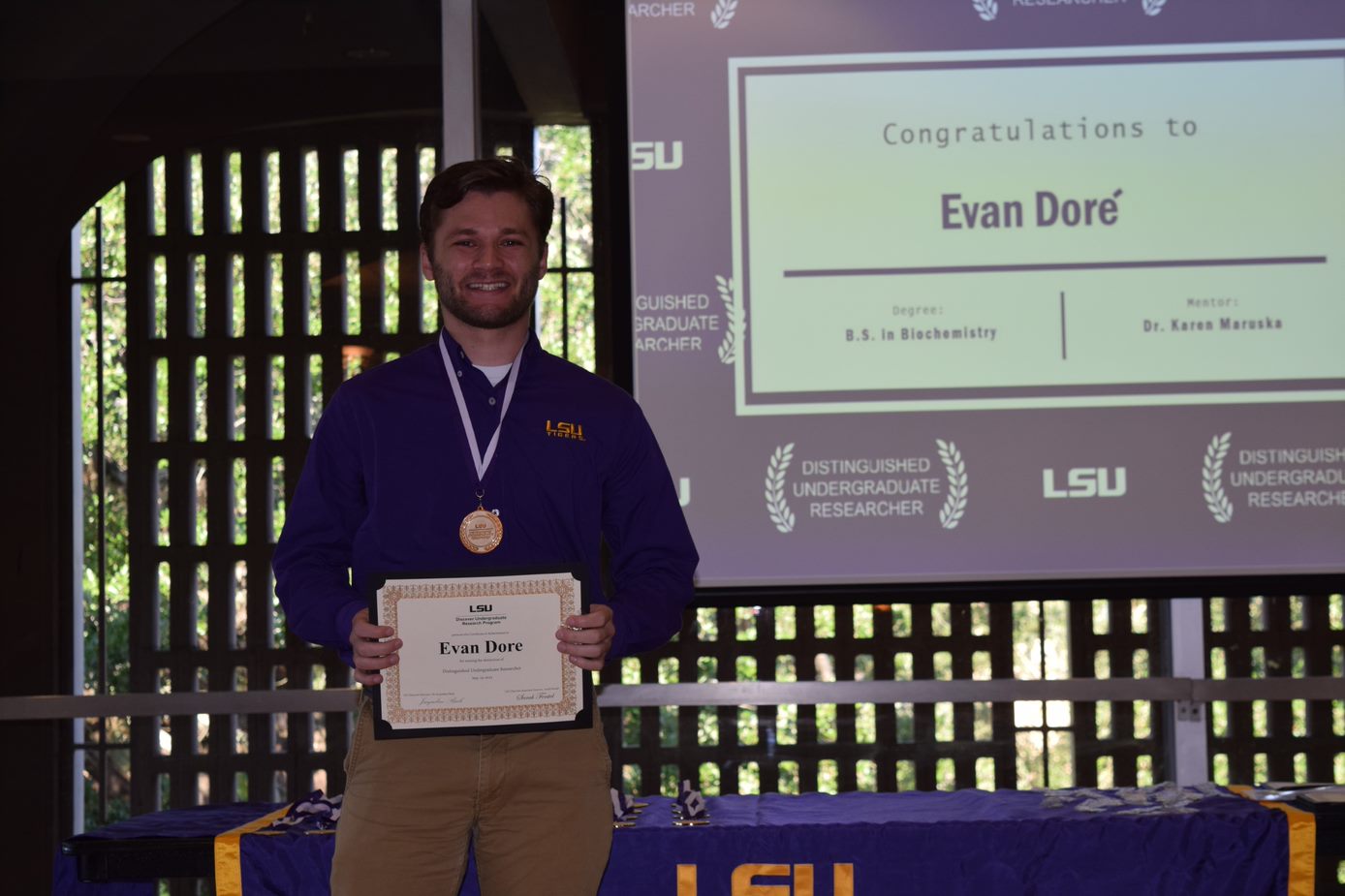 Evan gets distinguished researcher award