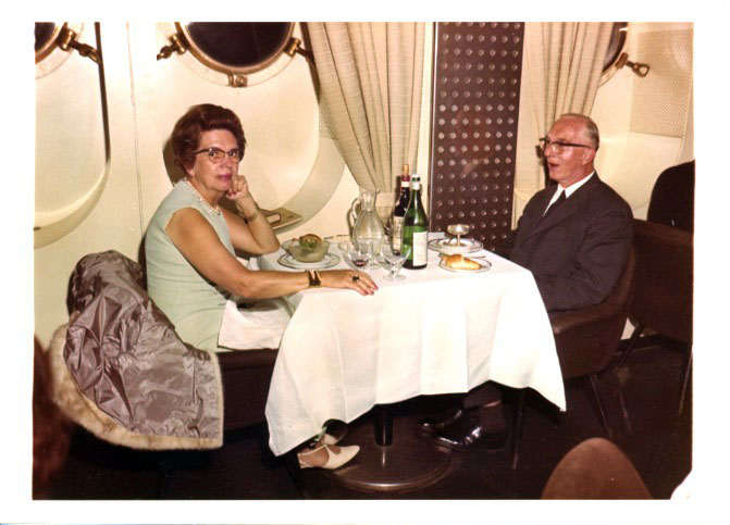 Voegelin and woman having dinner